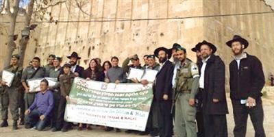 الاحتلال يغلق الحرم الإبراهيمي أمام المصلين ويفتحه للمستوطنين اليهود 