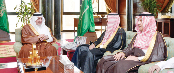 أمير منطقة تبوك يلتقي وكيل وزارة العمل والتنمية الاجتماعية 