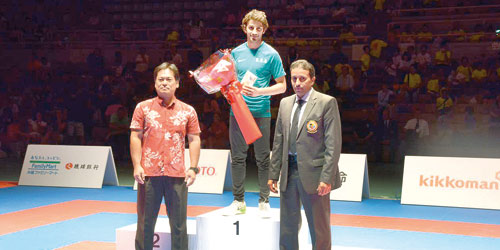   تتويج الأبطال المالكي والخليفة والحامدي