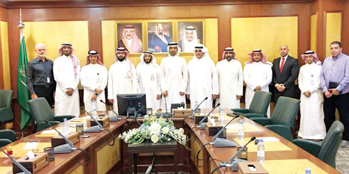  القرشي والزغيبي يتوسطان مسؤولي اللجنة الأولمبية وشركة تطوير