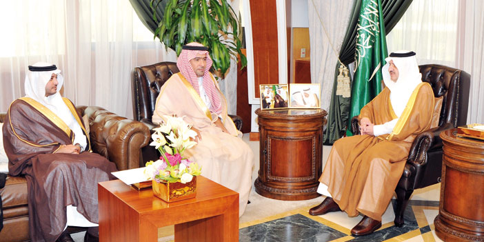   الأمير سعود بن نايف خلال لقائه بالحقيل