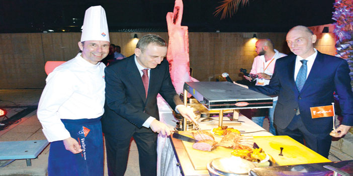   د.  فاندربيك خلال حفل المشاركين في المعرض السعودي الزراعي