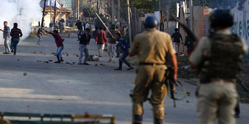 تجدد الاشتباكات بكشمير بعد مقتل صبي في إطلاق نار 