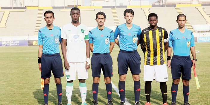  الحكم عمار الشهري تعرَّض لكسر في الأنف