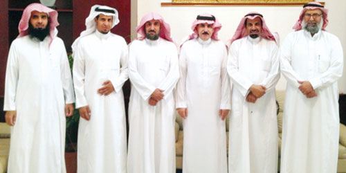  المحافظ خلال استقباله للجمعية