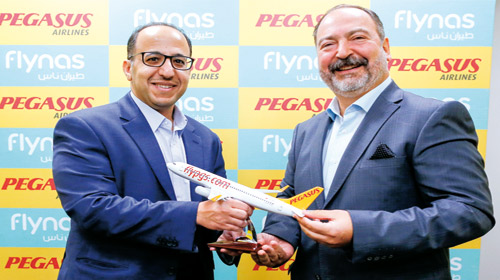  صورة خلال توقيع الاتفاقية