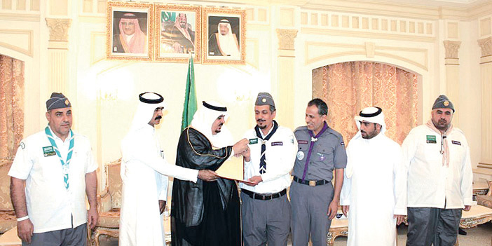  محافظ شقراء يُكرِّم القادة الكشفيين