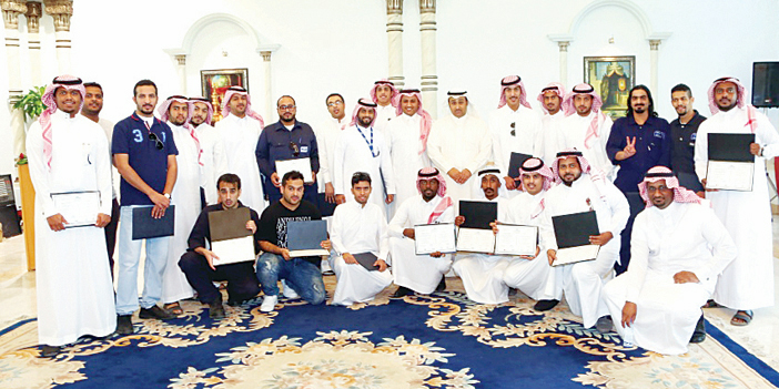 «المراعي» تحتفي بـ(37) طالباً أكملوا برنامج الدبلوم 