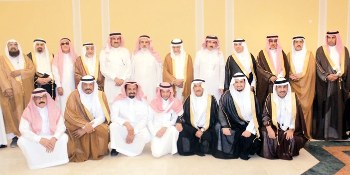  صورة تجمع محافظ وأهالي عنيزة ومحافظ وأهالي البكيرية