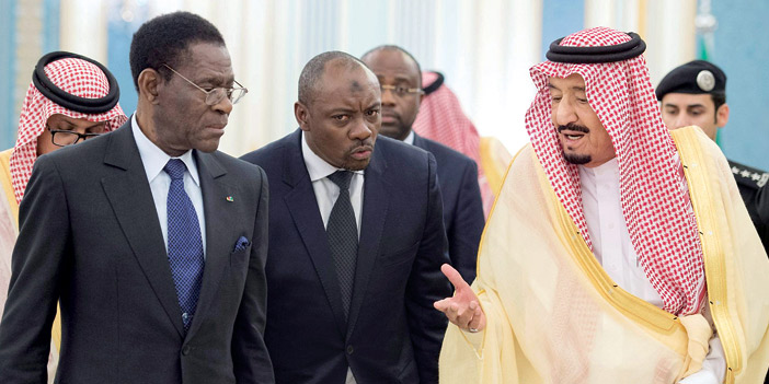  خادم الحرمين الشريفين خلال استقباله فخامة رئيس جمهورية غينيا الاستوائية