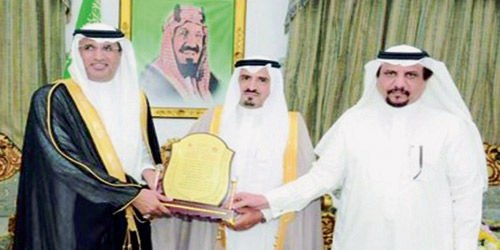 محافظ رجال ألمع يحتفي برئيس البلدية الجديد ويودع السابق 