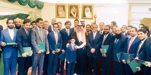  صورة جماعية مع الأمير محمد بن نواف