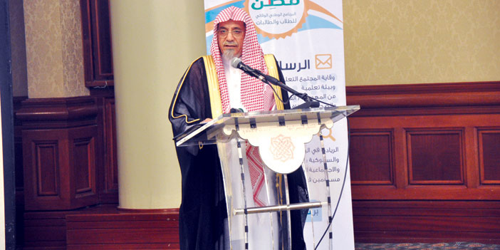    الشيخ ابن حميد يلقي محاضرته