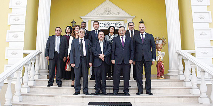  لقطة تجمع السفير الهذال مع السفراء العرب