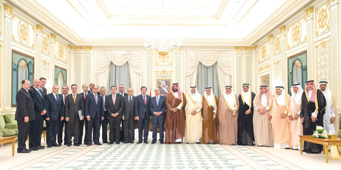  ولي ولي العهد ورئيس الوزراء الأردني في صورة جماعية مع أعضاء مجلس التنسيق السعودي - الأردني