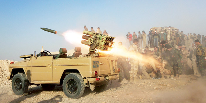  قوات كردية عراقية تطلق الصواريخ في عملية استعادة الموصل