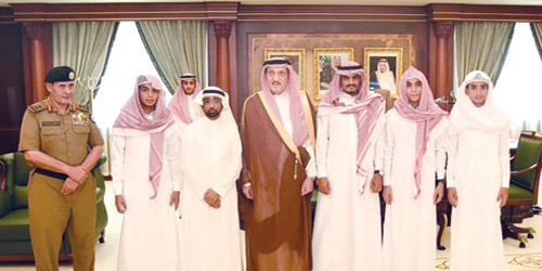  الأمير محمد بن ناصر ملتقيًا أسرة الشهيد أبو شرحة