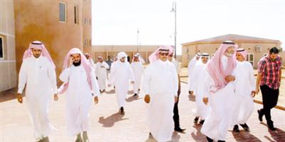 مدير جامعة شقراء يتفقد كليات ثادق ويلتقي بالطلبة ويسمع مطالب الطالبات 