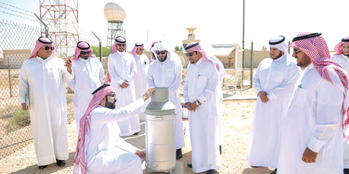  مدير المحطة يقدِّم شرحاً عن آلية العمل