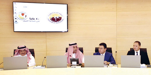  الأمير سعود بن ثنيان خلال استقبال الوفد