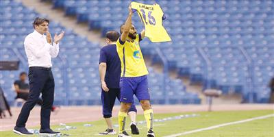 جماهير النصر تساند الجبرين في دقيقة وفاء 