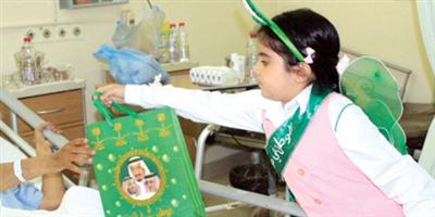 طالبات الابتدائية السادسة يقومون بزيارة المرضى في مستشفى الملك خالد 