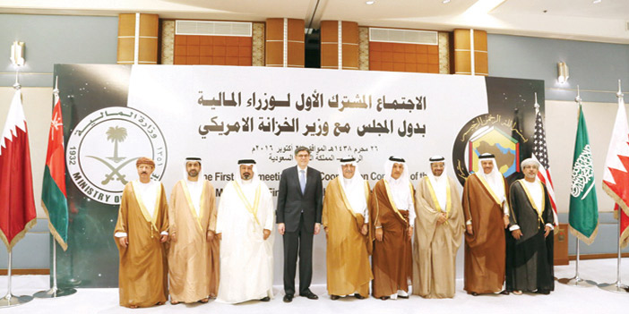  صورة جماعية لوزراء مالية دول الخليج مع وزير الخزانة الأمريكية
