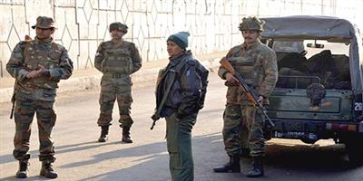 القوات الهندية والباكستانية تتبادلان إطلاق النار بكشمير 