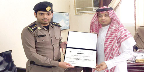  مدير الجمعية يتسلم تكريم إدارة السجن