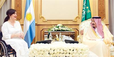 خادم الحرمين الشريفين يستقبل نائبة رئيس جمهورية الأرجنتين ويعقدان جلسة مباحثات 