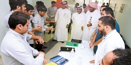  جانب من دورة للوقاية من الأمراض المعدية في الكلية التقنية بالأحساء