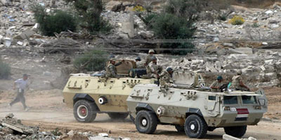 الجيش المصري يكثف عملياته ضد الإرهابيين في سيناء 