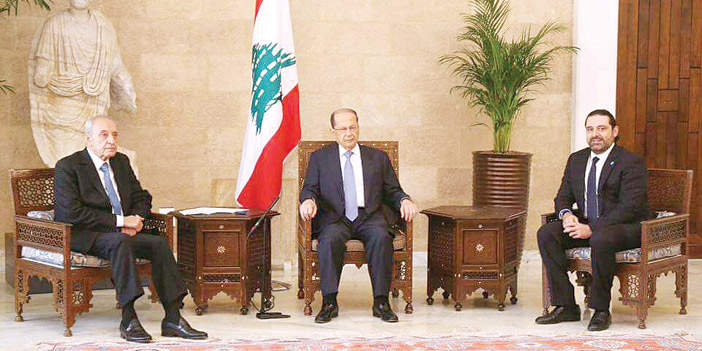  الرئيس عون بجانب الحريري وبري