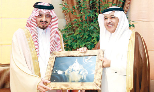  استقبال أمير عسير للرئيس التنفيذي لمجموعة الاتصالات السعودية