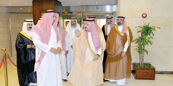  الأمير فيصل بن بندر خلال زيارته أمانة منطقة الرياض