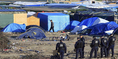 بدء إخلاء مخيم للمهاجرين في باريس بعد إغلاق مخيم كاليه 