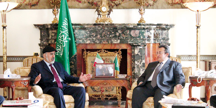  سفير خادم الحرمين بإيطاليا مستقبلا معالي مدير جامعة الإمام