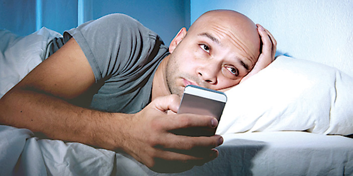 كثرة التعرض لشاشة الجوال تؤثر سلباً على النوم 