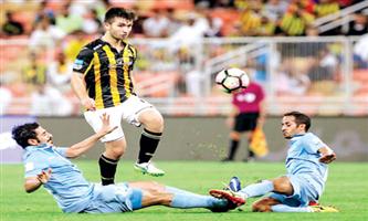 تأشيرة تلغي تدريبات الاتحاد أمس.. والإدارة تسلم اللاعبين جميع المكافآت المالية 