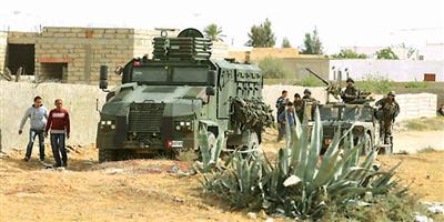 تونس تضبط ثلاثة مخابئ أسلحة في بلدة على الحدود مع ليبيا 