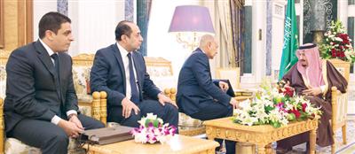 الملك يلتقي أمين عام الجامعة العربية.. ويؤكد أهميتها في الدفاع عن القضايا التي تهم العالم العربي 