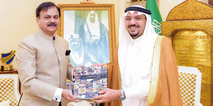  من اللقاء بالسفير الهندي