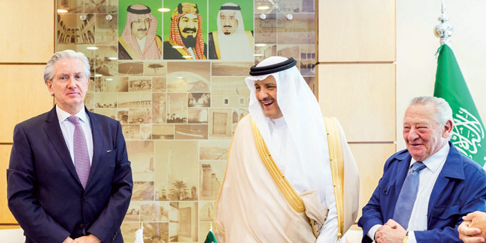 الأمير سلطان بن سلمان يلتقي مؤسس ورئيس مجموعة فنادق أكور والسفير الفرنسي 