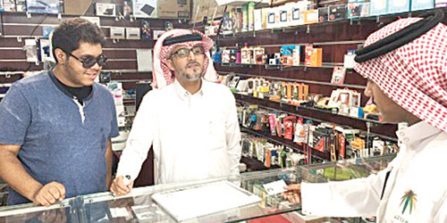  إغلاق 1079 منشأة مخالفة لقرار التوطين وإنذار 138 محلاً مغلقًا