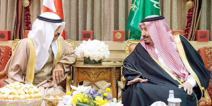  خادم الحرمين استعرض مع رئيس وزراء البحرين العلاقات الأخوية الوثيقة بين البلدين