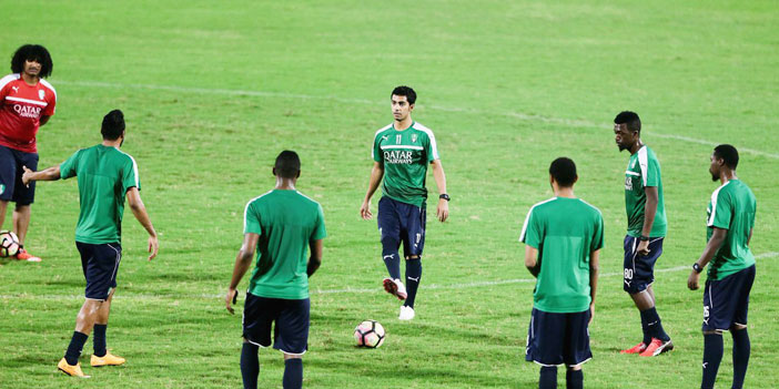 الأهلي يبدأ الإعداد لقمة الهلال وغياب المسيليم مؤكد 