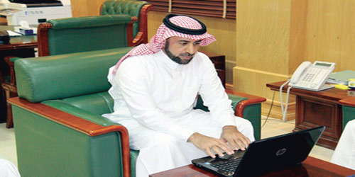   الطعيسي يدشن البوابة الإلكترونية