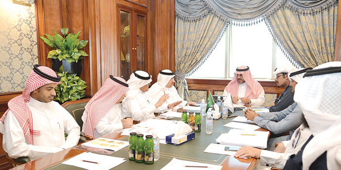  مدير جامعة أبها يطلع على تحديثات الموقع