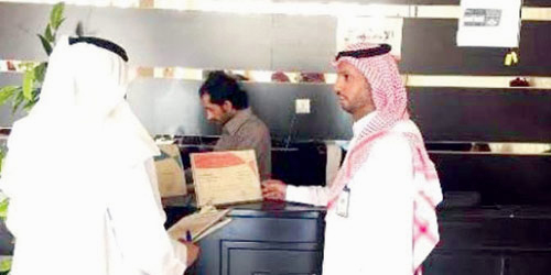   مدير سياحة القصيم يقود جولة رقابية ويلتقي بأحد المستفيدين