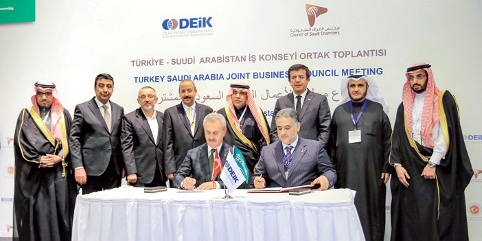  جانب من توقيع الاتفاقيات